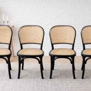 Fletstole med sort træ stel i smart moderne design.