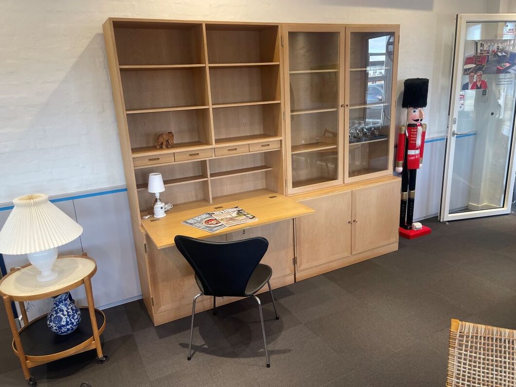 Sæbebehandlet Høj kvalitet. egetræs reol.