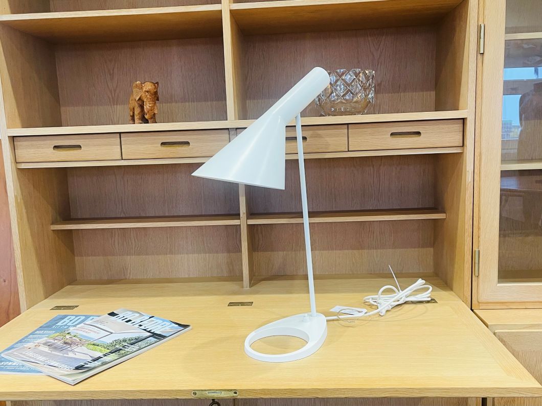 Dansk Design Arne Jacobsen Louis Poulsen Hvid bordlampe