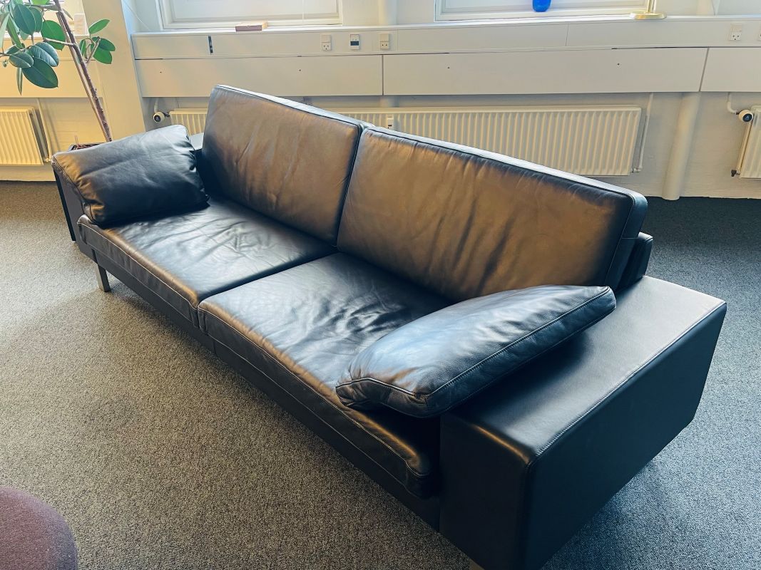 Nielaus Handy 3 personers sort læder sofa, smart og moderne med stålben - Billede 4