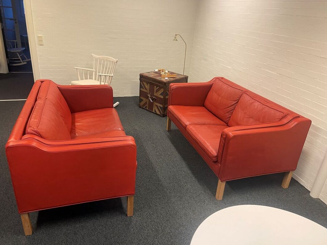 2 personers sofa, bøffel læder i cognag/ rødbrun farve