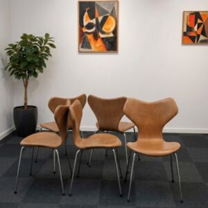 arne jacobsen grand prix stol model 3130