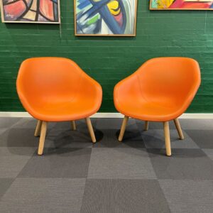 hay læounge stole aac 82 i orange læder.