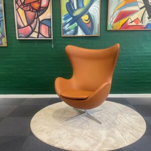 Ægget fritz hansen designer arne jacobsen, fremstår som ny.