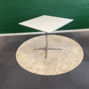 arne jacobsen pruducent fritz hansen, cafè bord