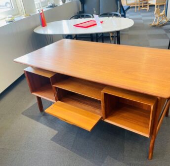Dansk design Skrivebord Omann