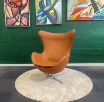 Ægget fritz hansen designer arne jacobsen, fremstår som ny.