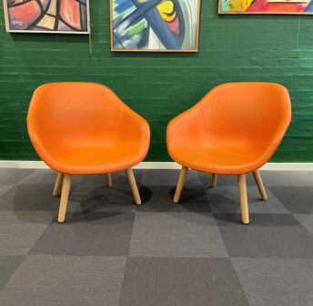 hay læounge stole aac 82 i orange læder.